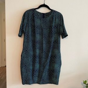 Club Monaco mini shift dress honeycomb pattern.